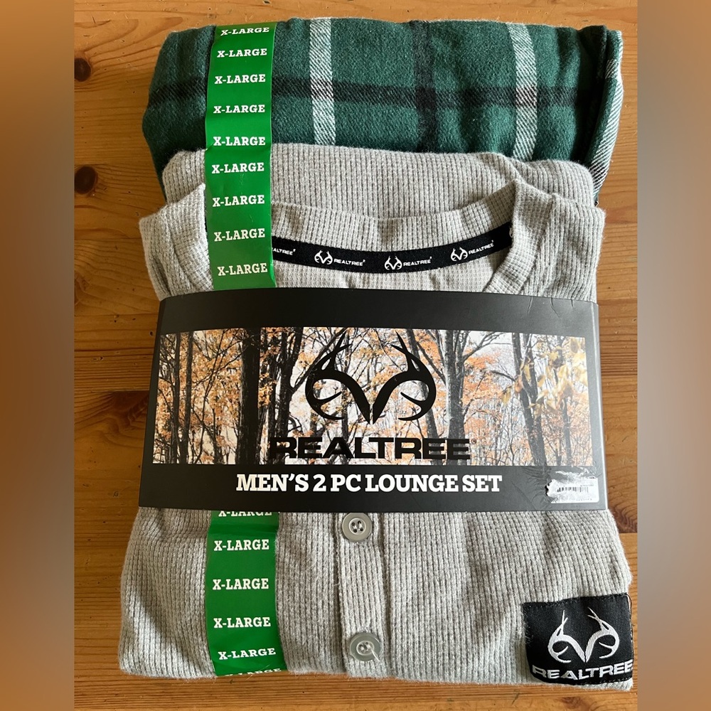 Mens 2 piece lounge set.